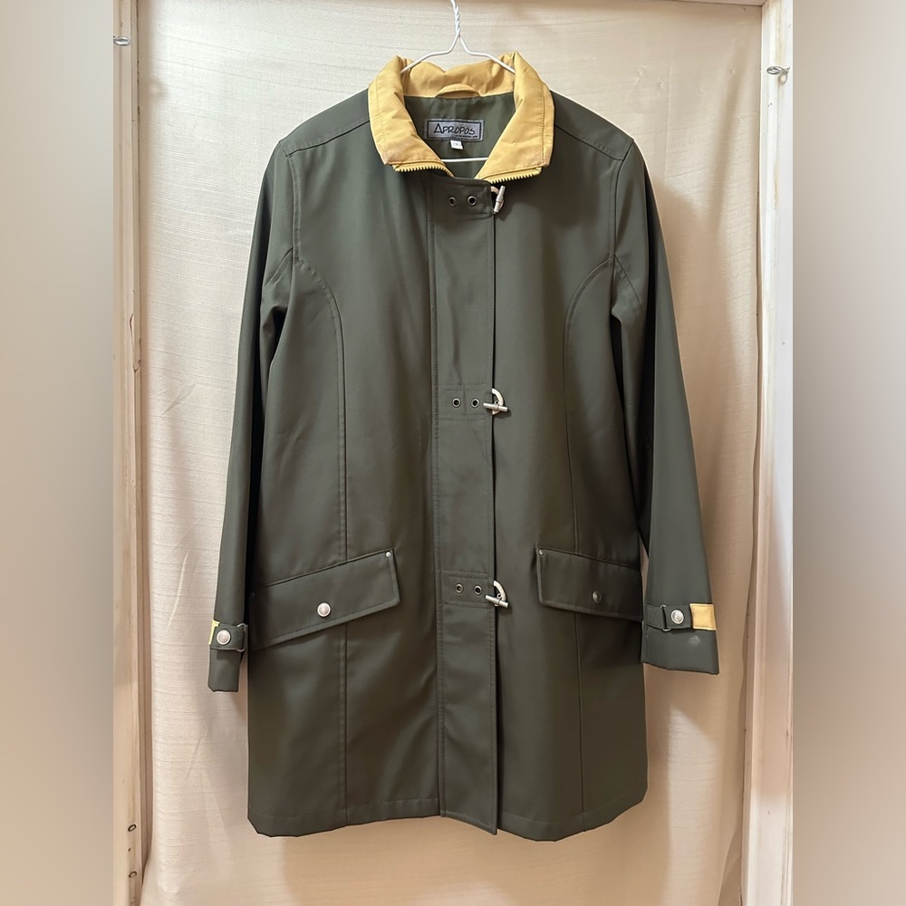 Apropos Juniors Olive Green Coat Jacket With Yellow Collar – Size 7